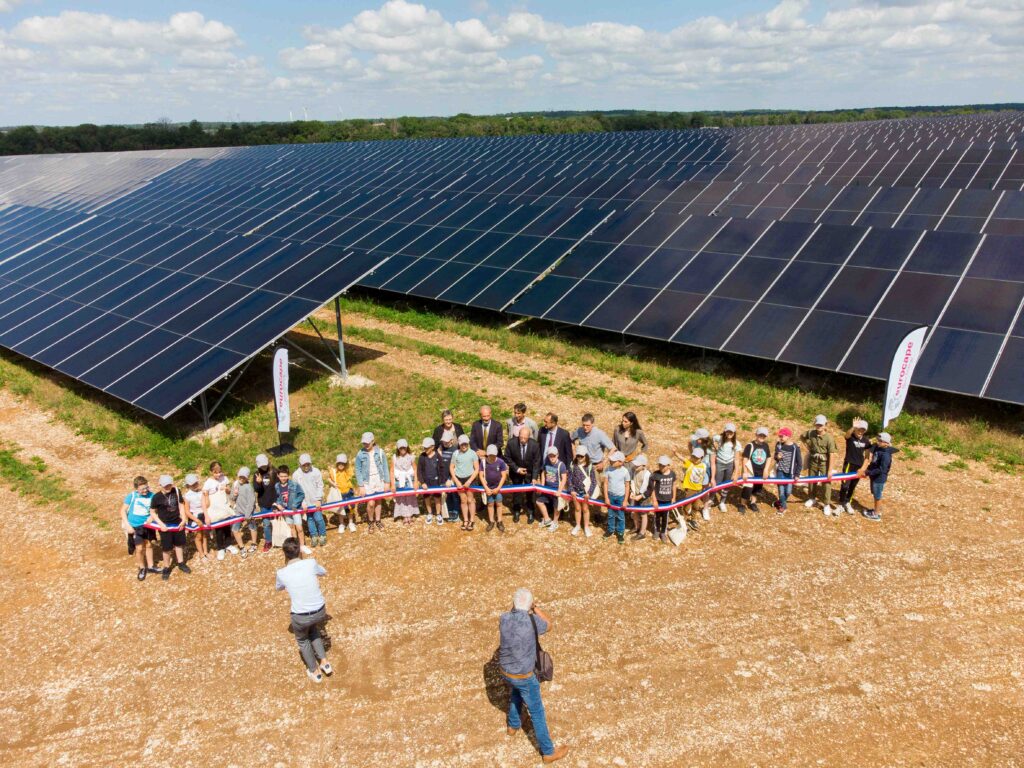 Photographie coupé du ruban lors de l'inauguration de la centrale de Goussaincourt dans la Meuse