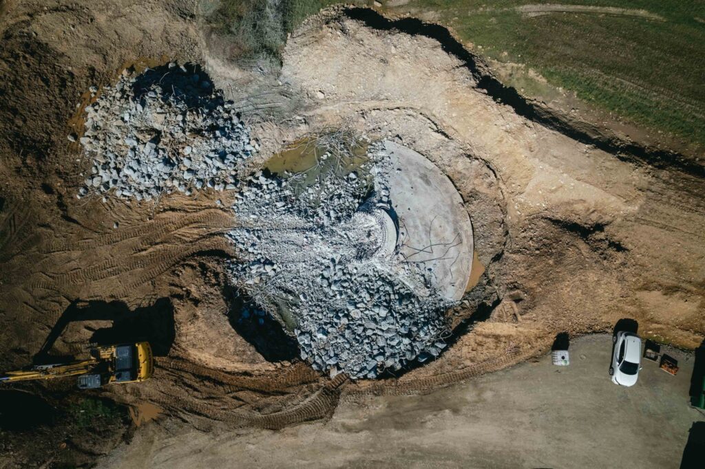 renouvellement - repowering de parc éolien - excavation des fondations, casse du béton