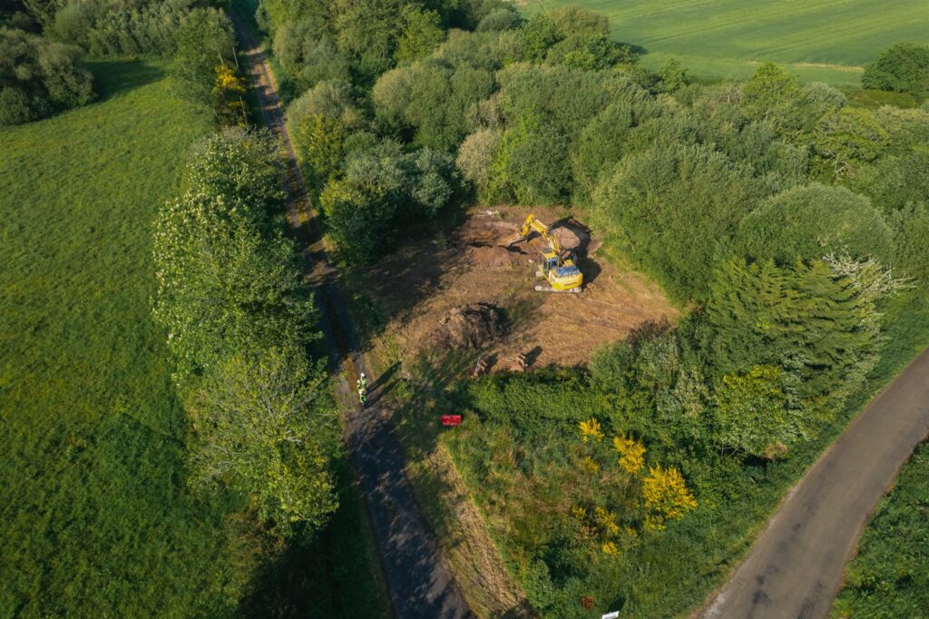 Création d'une mare sur une parcelle ORE, enjeu environnemental sur le parc éolien de Phenix, repowering par energiter
